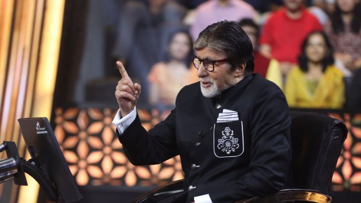 https://www.salarnews.in/public/uploads/images/newsimages/maannewsimage07082025_154521_Amitabh Bacchan image .jpg